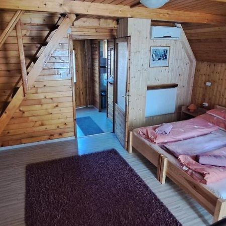 Kéri Apartman Mosonmagyaróvár Exterior foto