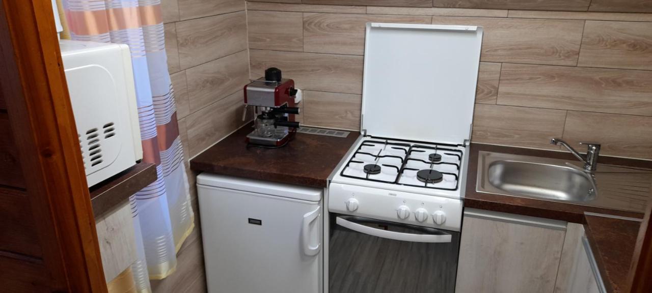 Kéri Apartman Mosonmagyaróvár Exterior foto