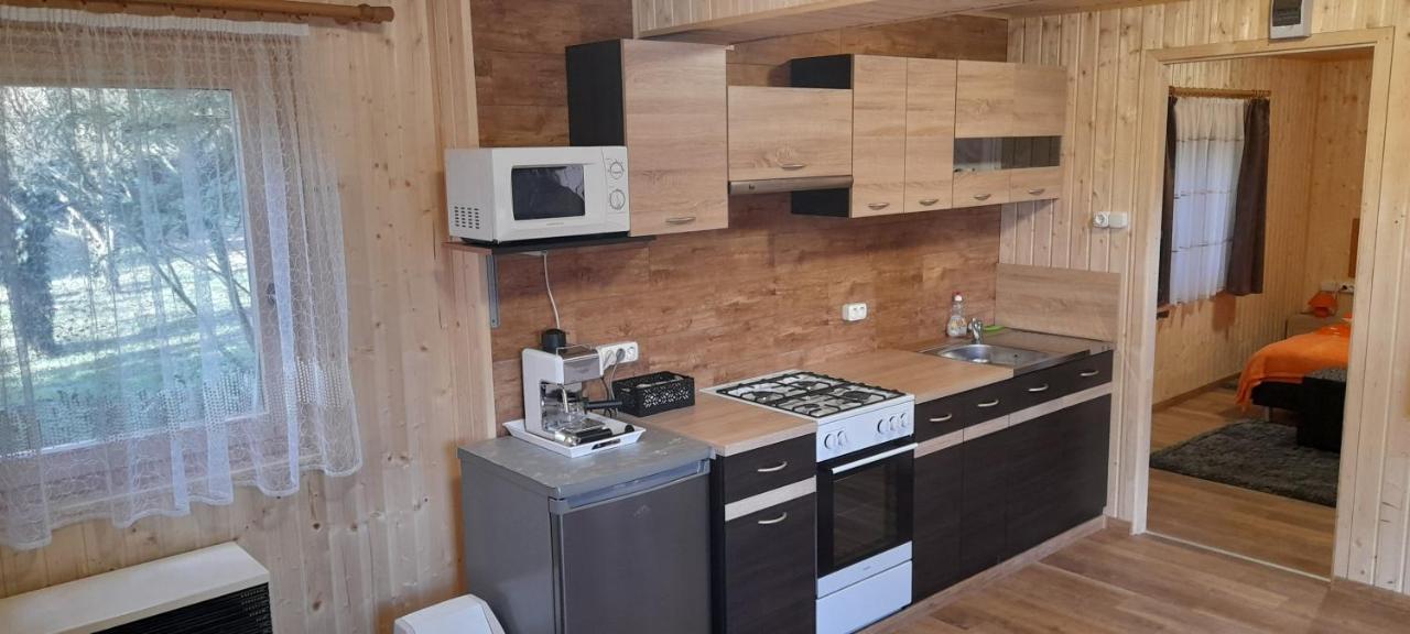 Kéri Apartman Mosonmagyaróvár Exterior foto
