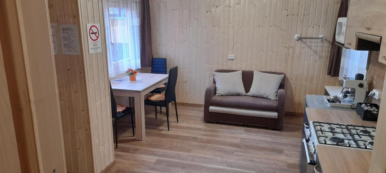 Kéri Apartman Mosonmagyaróvár Exterior foto