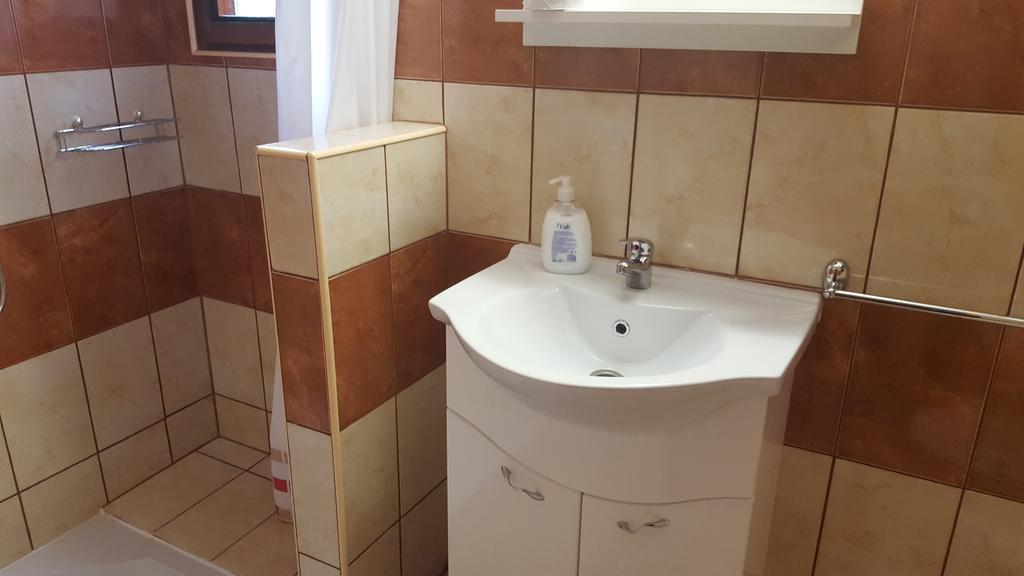 Kéri Apartman Mosonmagyaróvár Exterior foto
