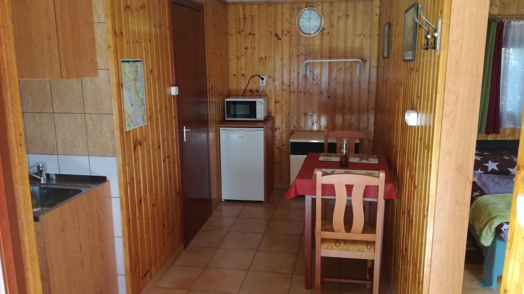 Kéri Apartman Mosonmagyaróvár Exterior foto