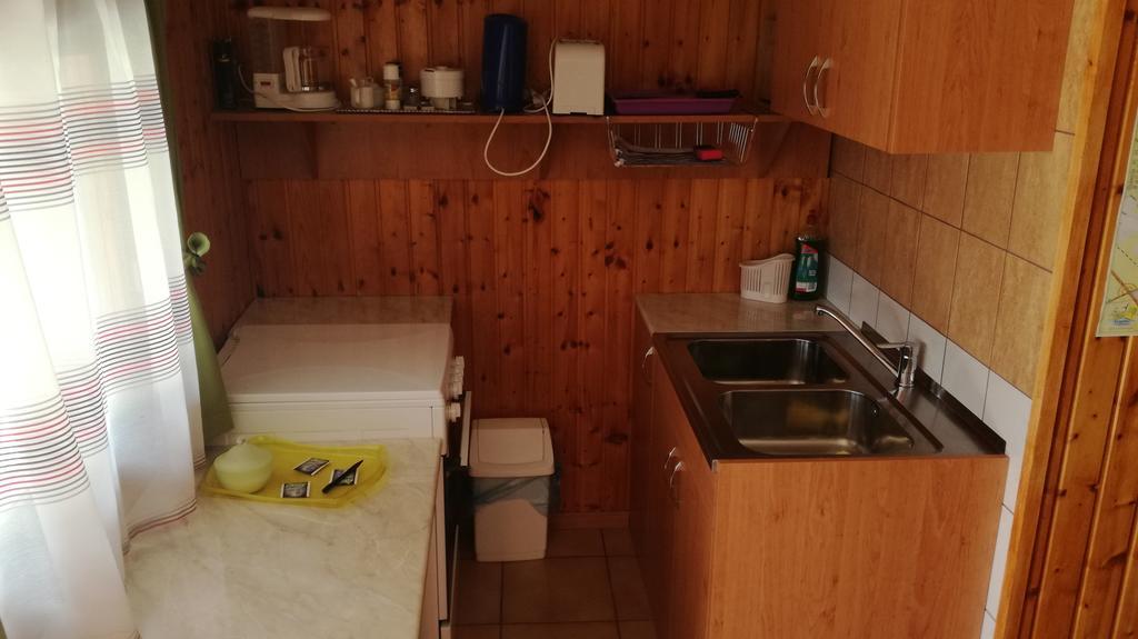 Kéri Apartman Mosonmagyaróvár Exterior foto
