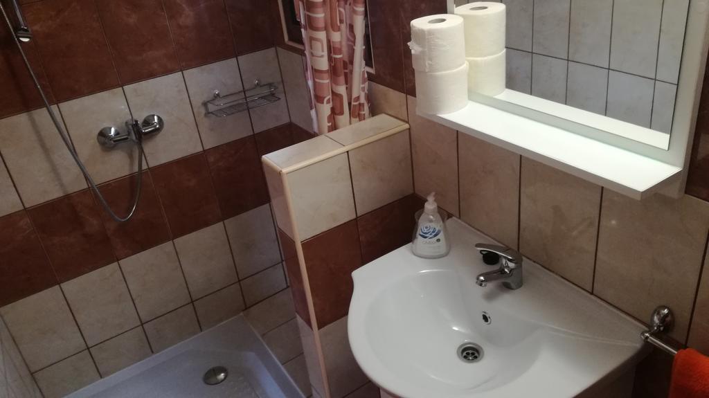 Kéri Apartman Mosonmagyaróvár Exterior foto