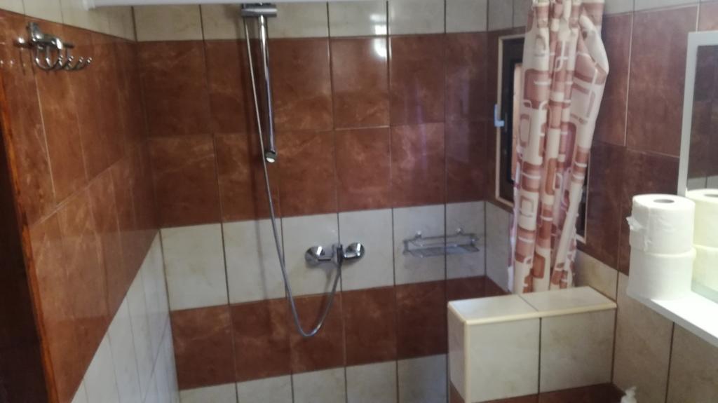Kéri Apartman Mosonmagyaróvár Exterior foto