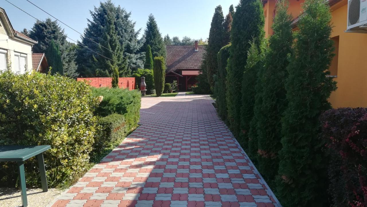 Kéri Apartman Mosonmagyaróvár Exterior foto